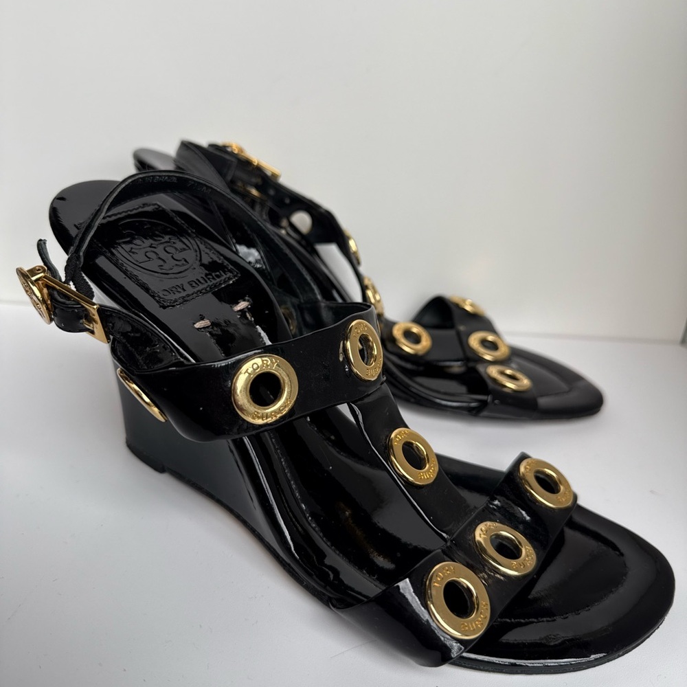 TORY BURCH Kathryn Black Patent Leather Gold Rivet Wedge Heel Sandals Size 7.5 - Picture 13 of 16